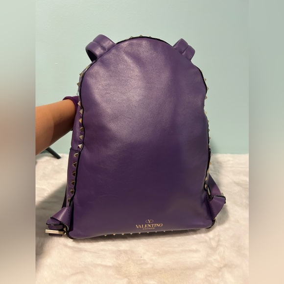 VALENTINO Rockstud Purple Backpack in excellent condition. Authentic & pre-owned - Picture 3 of 15